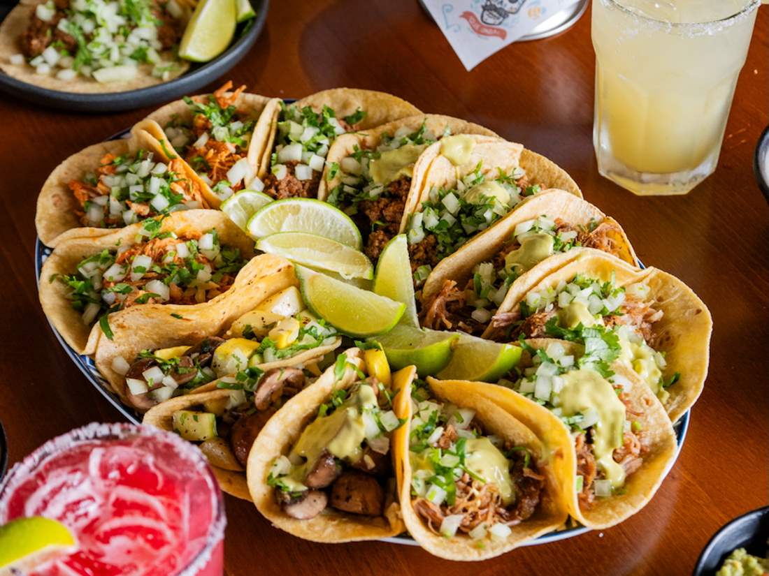 A tray arranged with lots of tasty tacos from Que Onda. 